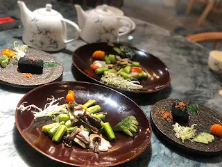 鹿茸菇炒慢煮鮑魚, 黑磚豆腐