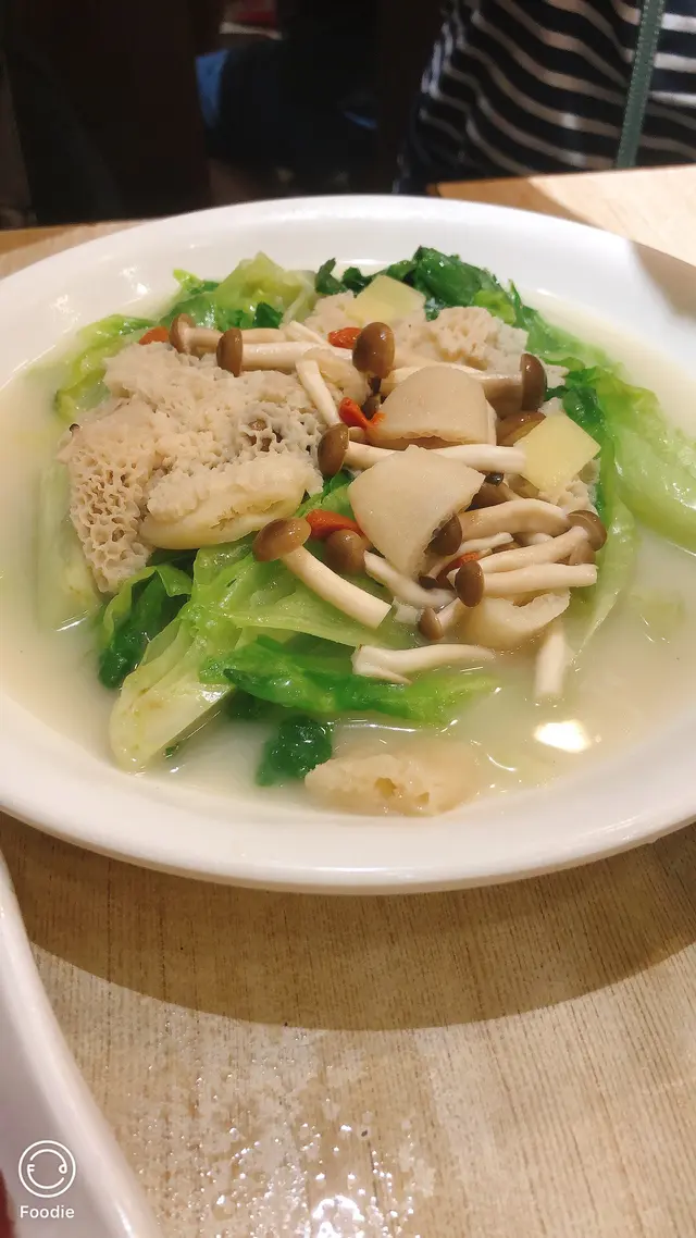 魚湯竹笙靈菇浸時蔬