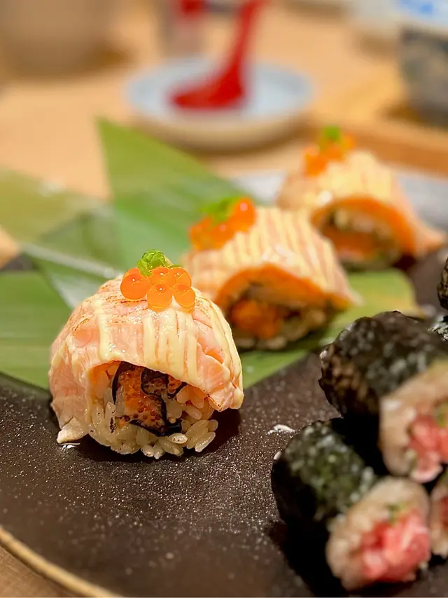 炙燒三文魚芝士卷