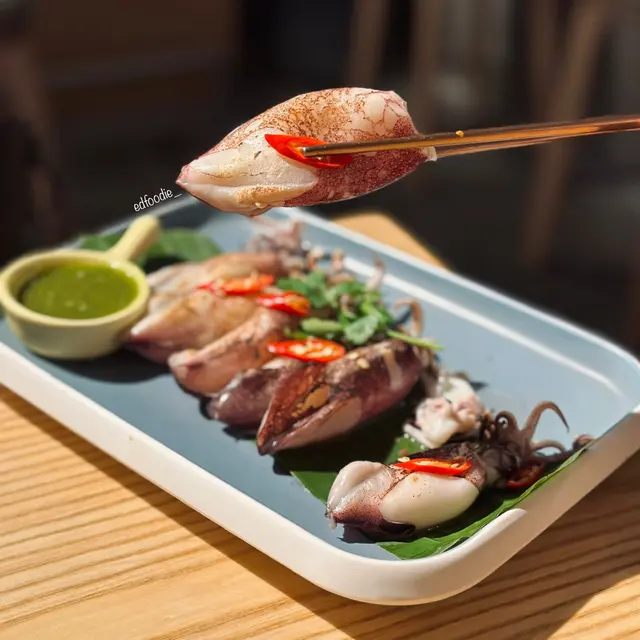 燒魷魚筒配酸辣汁