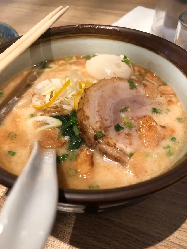 黑蒜油熟成濃湯拉麵