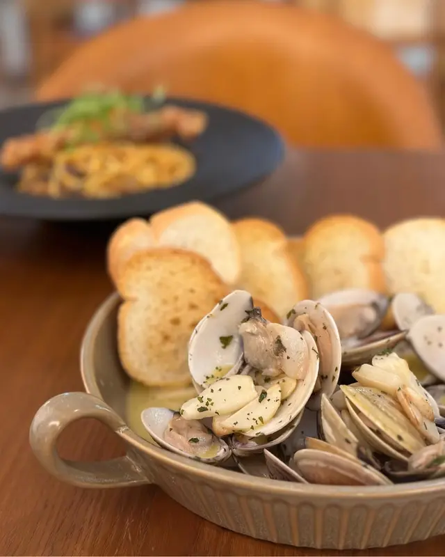 白酒牛油汁煮鮮蜆