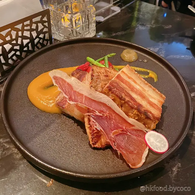 西班牙黑毛豬腩 & 黑毛豬頸 配蘋果南瓜蓉