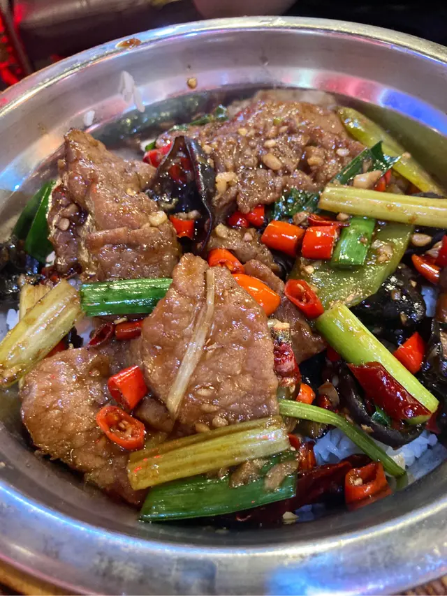小炒黄牛肉木桶飯