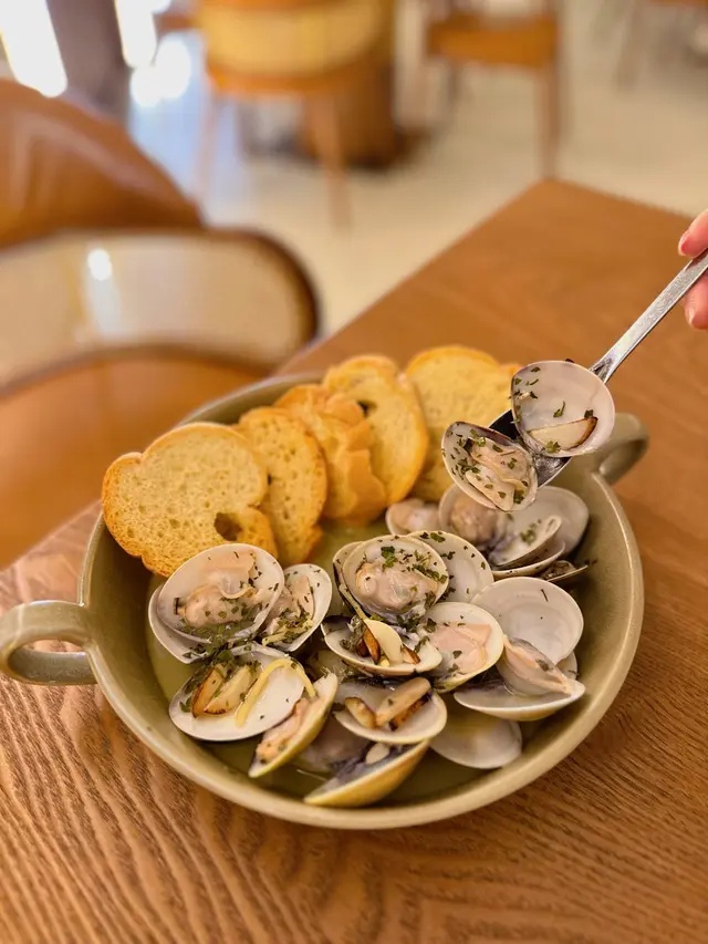 白酒牛油汁煮蜆