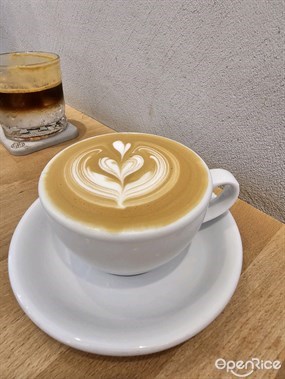 Cafe latte - 屯門的Kaleido Coffee