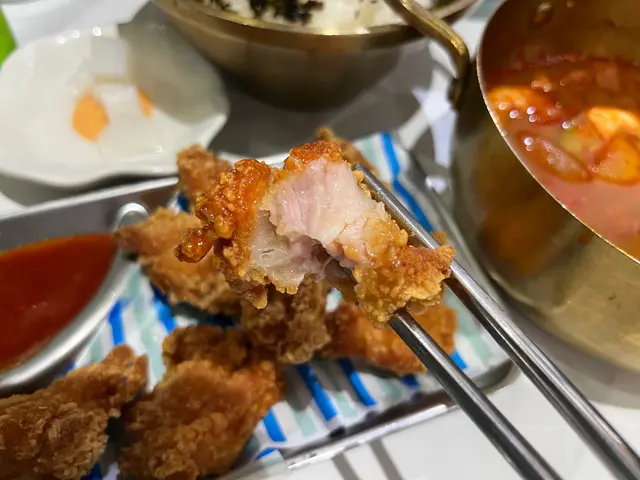 韓式無骨炸雞配甜辣醬