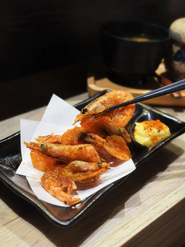 超鐘意呢個小食~
北海道甜蝦本身肉質鮮嫩,比起普通炸蝦更鮮甜,配搭炸至金黃酥脆既外層同埋沙律醬非常香口,使用海鹽調味更突顯出甜蝦既鮮甜👍🏻作為下酒菜或者小食都好出色