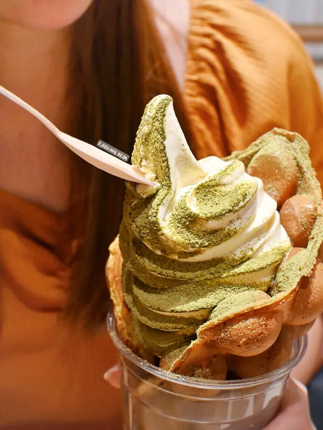 清香鐵觀音髒髒雪糕配原味雞蛋仔