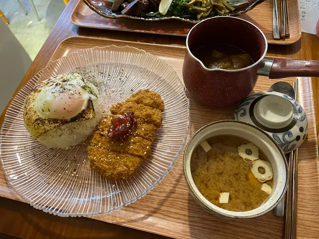 日式芝士咖哩吉列豬扒飯伴流心蛋