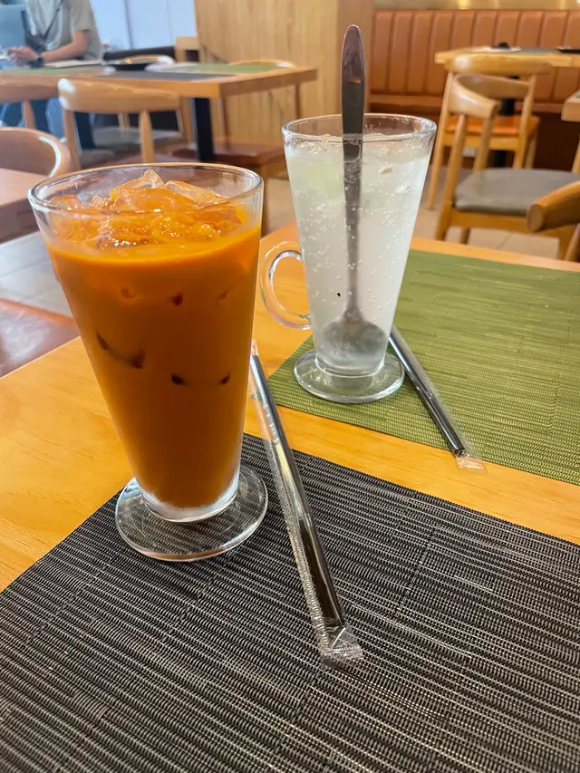 青檸梳打 及 泰式奶茶