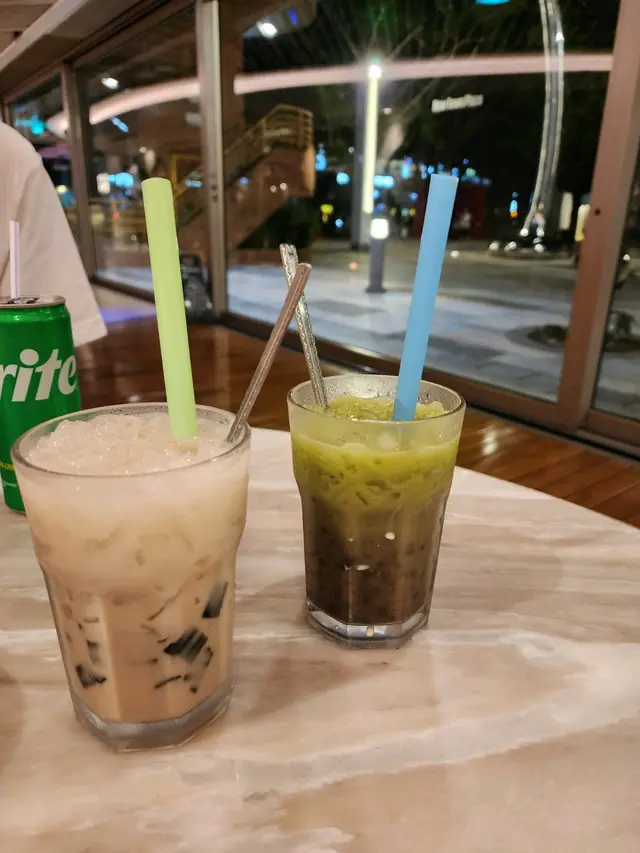 加錢嘅飲品都可以做得咁差 睇顏色已告知一切