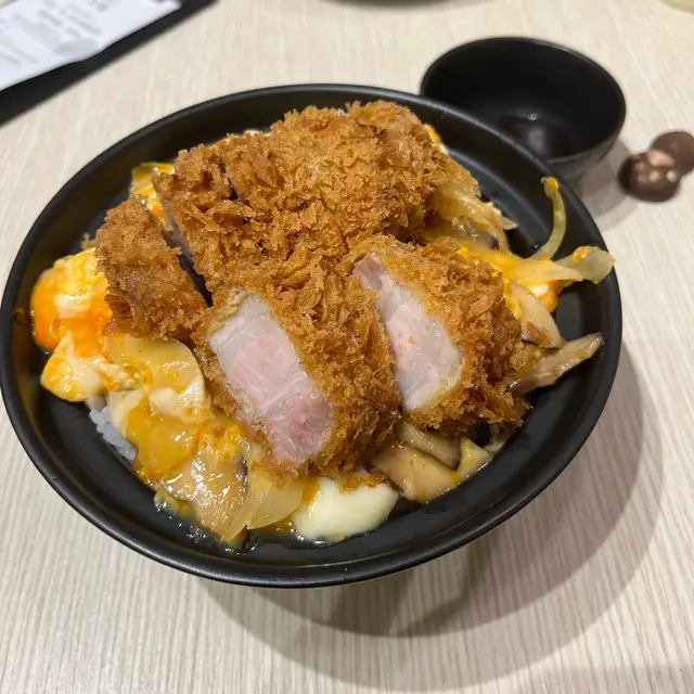 厚切吉烈豬扒玉子丼
