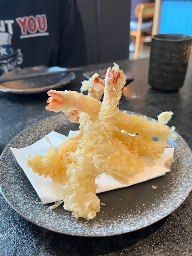 一般在港都不怎麼會吃天婦羅🍤
通常脆皮都會不脆 或蝦子🦐軟趴趴
（但他們的照片 真的很會～拍起來好吸引
（最近又特別愛吃炸的 哈哈😆
誰知他們的皮酥脆脆 易咬 蝦子又Q
想試點不同/ 愛吃天婦羅🍤的朋朋們 可以一試～～
