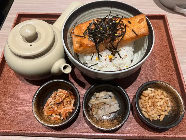 茶香三文魚湯漬飯