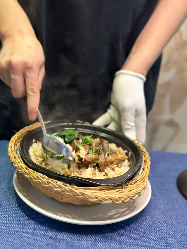 廣式臘味煲仔飯