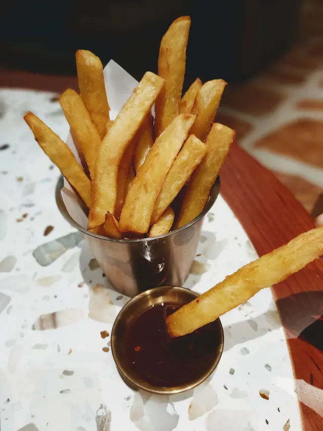 脆皮地瓜條配話梅甜酸醬