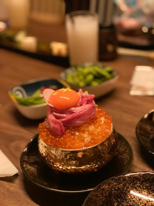 銀丼。月見生和牛三文魚籽甜蝦蓉