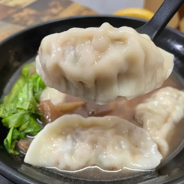 雲耳椰菜豬肉湯餃