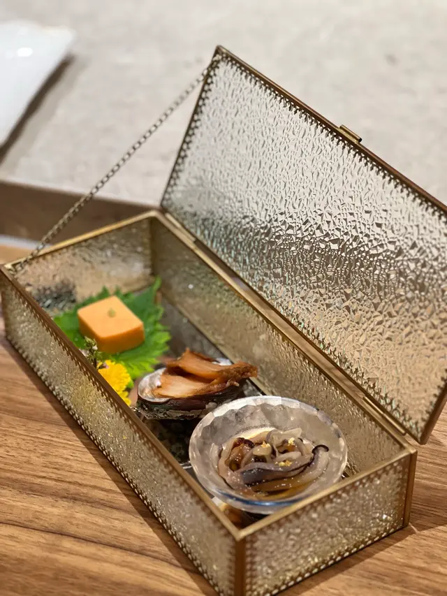 海膽豆腐，磯煮鮑魚，赤水母