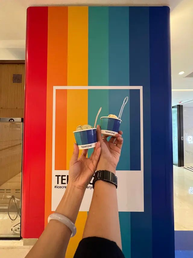 ✨薑汁豆腐花
果然是Teemtonefai ～～
若不是溶化的口感 真的會以為在吃豆腐花
先來是豆腐花的豆香清甜 
薑汁再慢慢的散以到口中（另一半不斷大贊薑汁好香）
而且還有黄糖的顆粒感！！也做得太細緻了吧😆

✨開心果
OMG 也太濃了吧
誰愛開心果？一定要來吃這個😚
吃時 第一下的反應是「哇～這是平日吃到的原粒開心果吧」
也太香濃了吧 但同時又不會有原粒開心果的堅果🌰澀