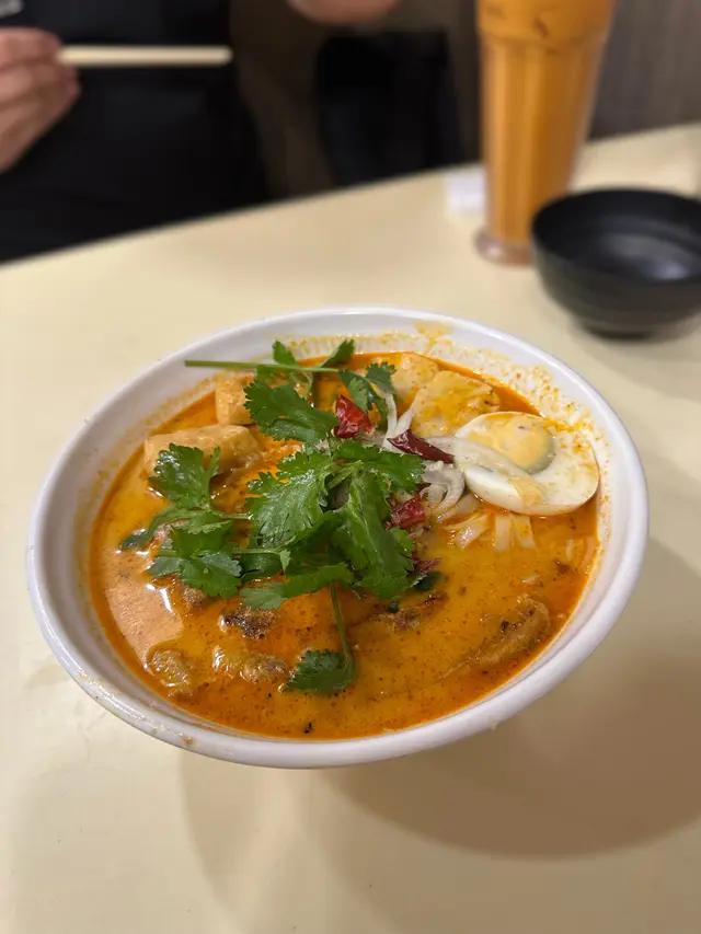  喇沙豬頸肉湯河