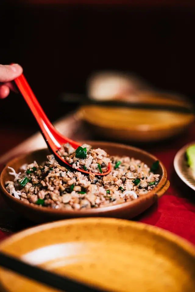 蜆仔肉生菜包