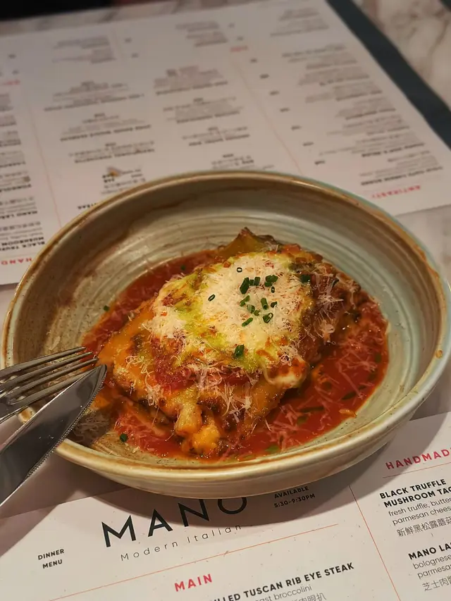 見到個名有餐廳名Mano，覺得係招牌要試下
佢都無令我地失望，芝士同番茄既配搭加上肉碎，醬汁味道非常自然，唔係好假果d意粉醬茄膏味，千層麵口感適中彈牙，令人忍唔住一啖接一啖，而且食完唔口渴