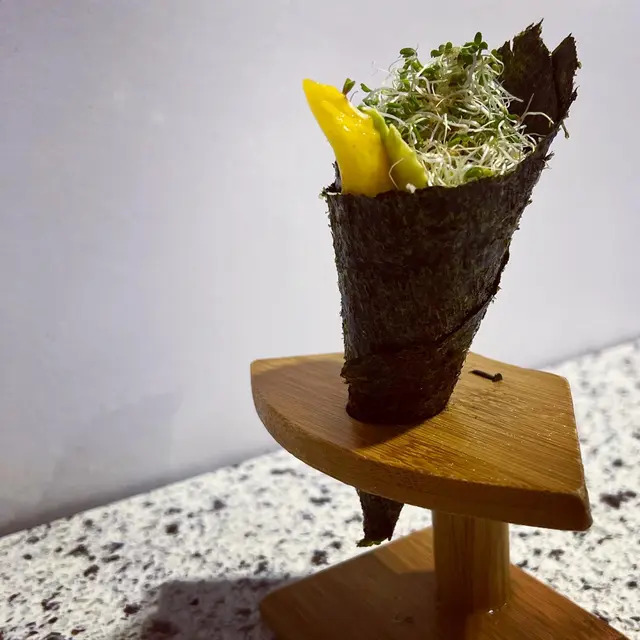 香芒牛油果苜蓿芽手卷