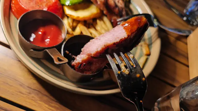 巨型豬扒配薯菜