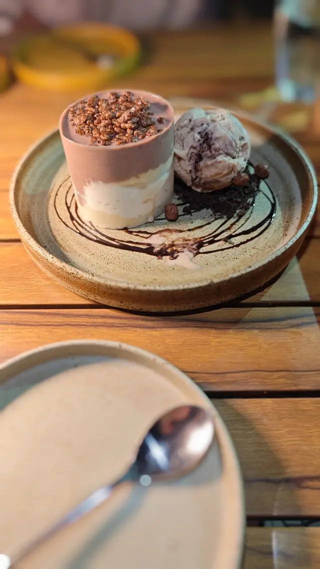 阿華田脆脆奶蓋瀑布蛋糕配提拉米雪糕