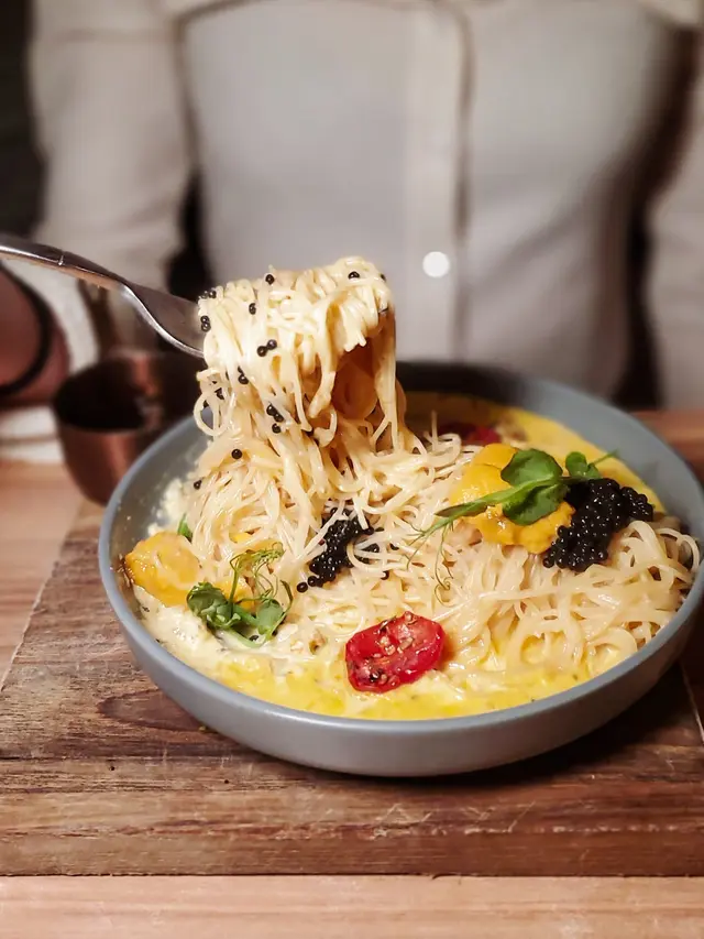 Angel Hair Hairy Crab Roe · Sea urchins