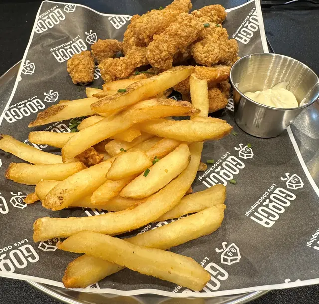 Popcorn Chicken w/fries鹽酥雞配薯條