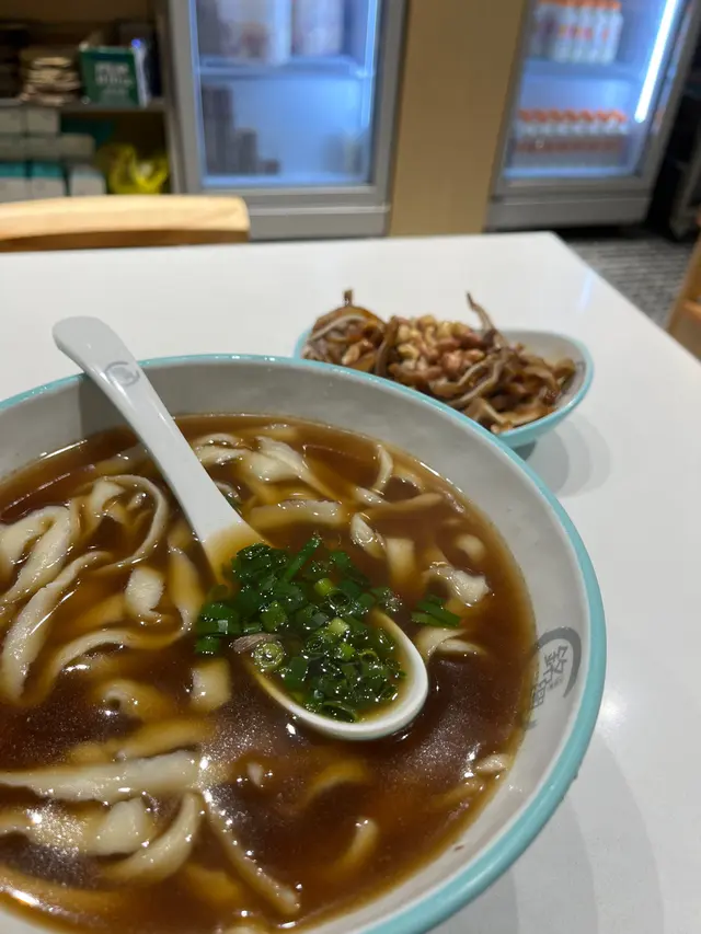 麻辣豬耳刀削麵