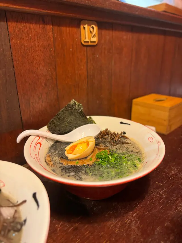 黑蒜拉麵