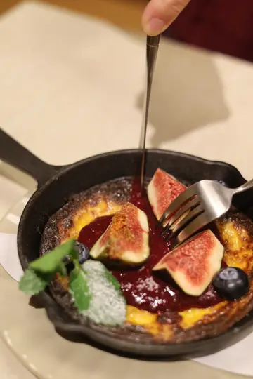 Dutch baby cake with cranberry jam