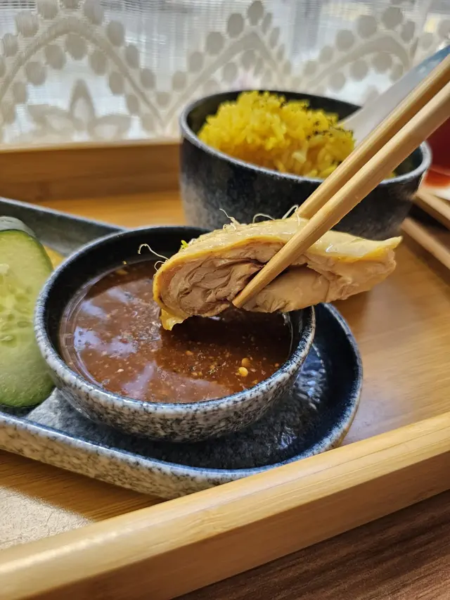 泰式無骨海南雞配雞油飯伴秘製汁