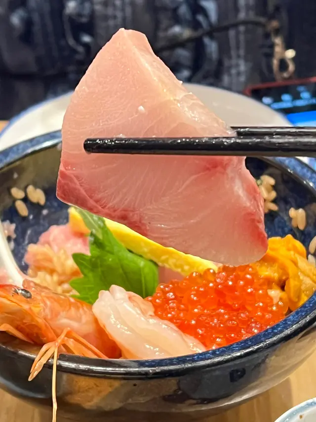 丼飯內厚切油甘魚、好肥美👍