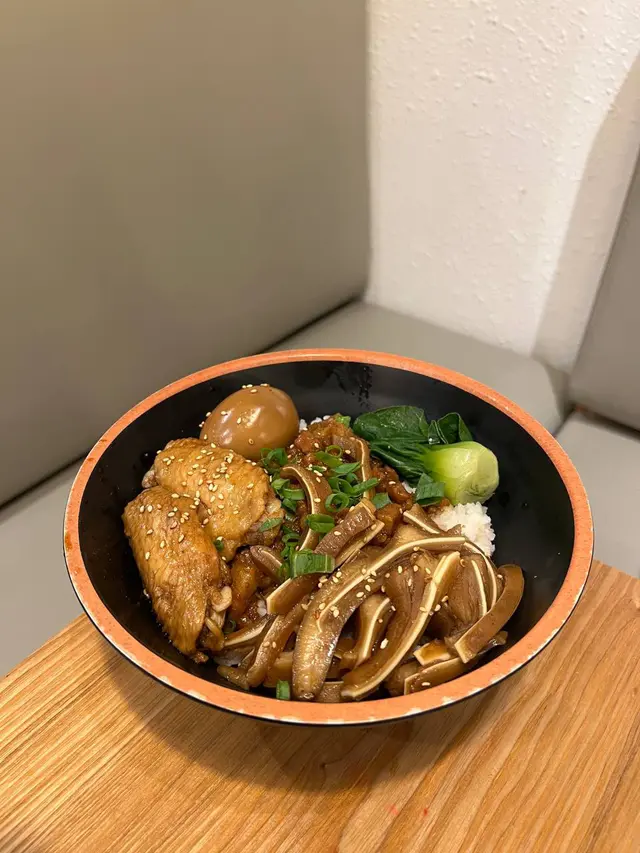 特選台式四寶飯