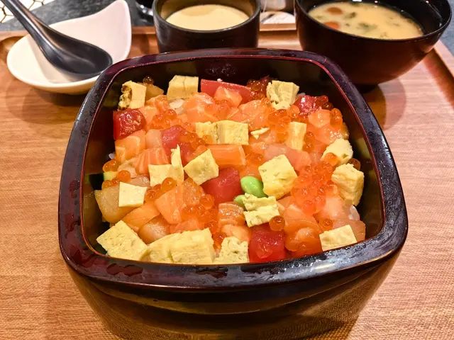 直送魚鮮角切刺身飯定食