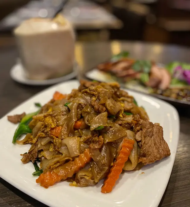 泰式乾炒河 （牛肉） 