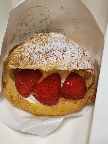 士多啤梨乳酪泡芙