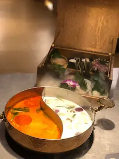 寶藏海鮮手工金盒（2人）＋任選火鍋湯底