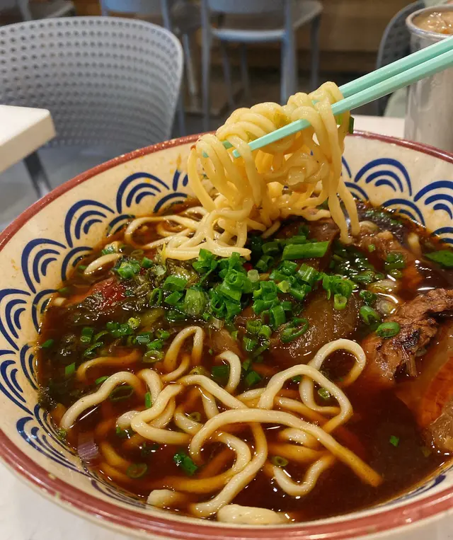 紅燒牛肉牛筋麵