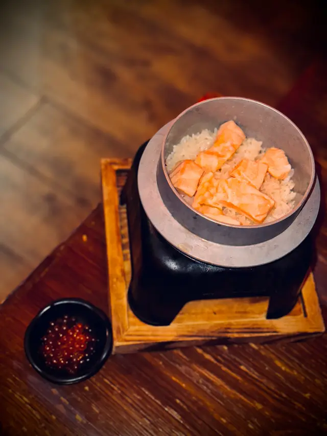 三文魚及三文魚籽釜飯