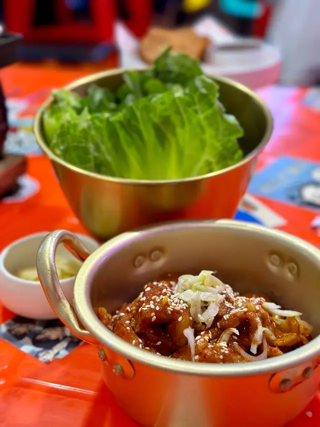 韓式辣炒豬肉配生菜