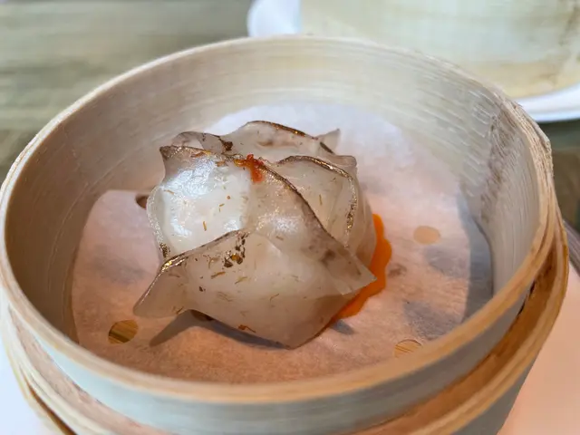 金腿蛋白龍蝦餃