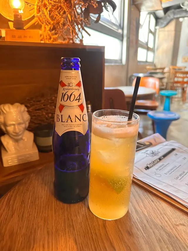 Peach 1664 Blanc Beer