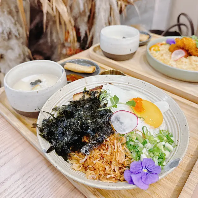 香煎法式鵝肝香蔥油流心太陽蛋紫菜