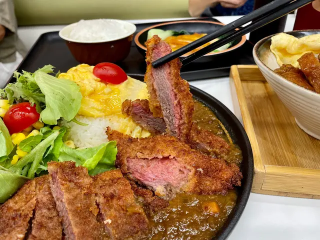 日式咖喱吉列牛柳日本蛋包飯 